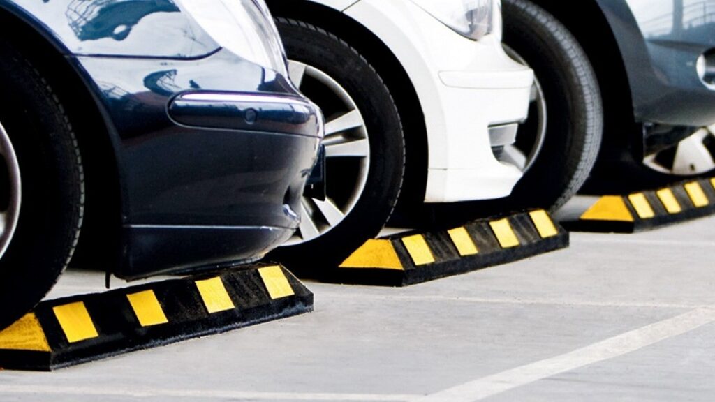 Ralentisseurs, barrières et aides au stationnement