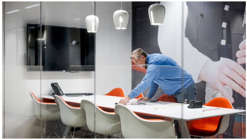 MMD is opgericht en wordt geleid door Barry Harmes en Jan Meutzner. Wij analyseren, meten en rapporteren de in opdracht verkregen lichtinstallaties